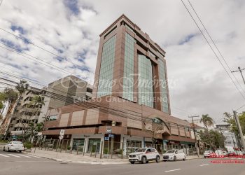 Apartamento à venda com 40m², 3 suítes, 1 vaga no bairro Praia de Belas em Porto Alegre