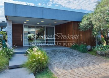 Casa em Condomínio à venda com 220m², 4 quartos, 4 suítes, 2 vagas no bairro Menino Deus em Porto Alegre