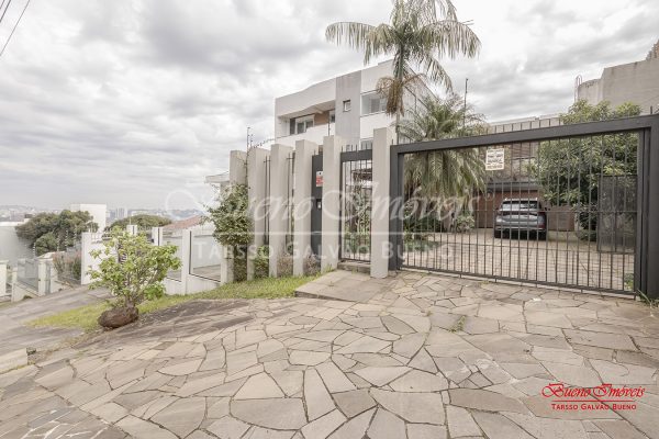 Casa/Sobrado à venda com 360m², 4 suítes, 5 vagas no bairro Cristal em Porto Alegre - Foto 2