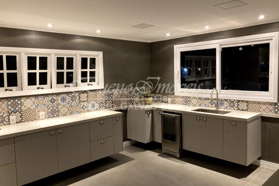 Casa Comercial à venda com 250m², 3 quartos, 1 suíte, 3 vagas no bairro Auxiliadora em Porto Alegre - Foto 1